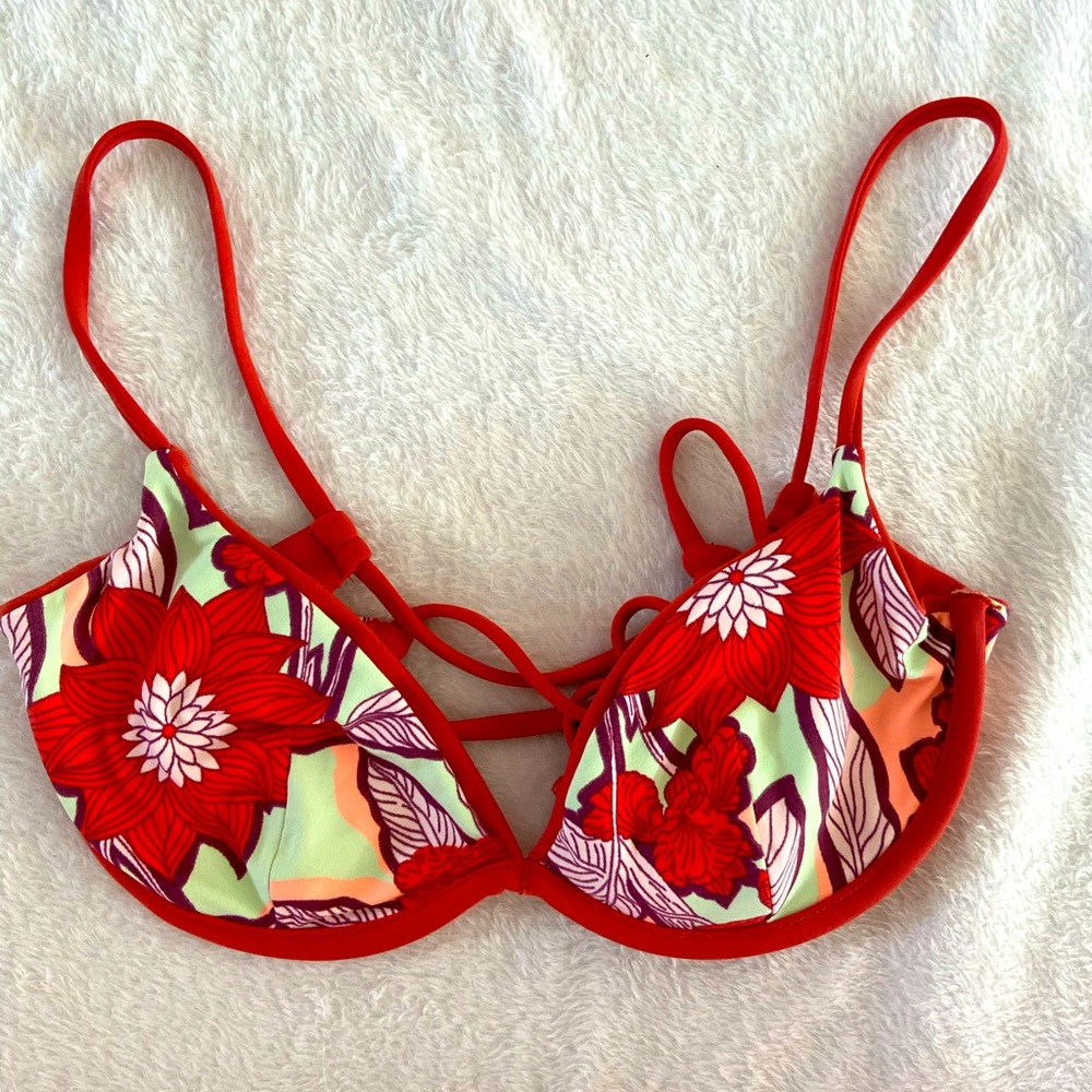 Maaji reversible under wire bikini top!!